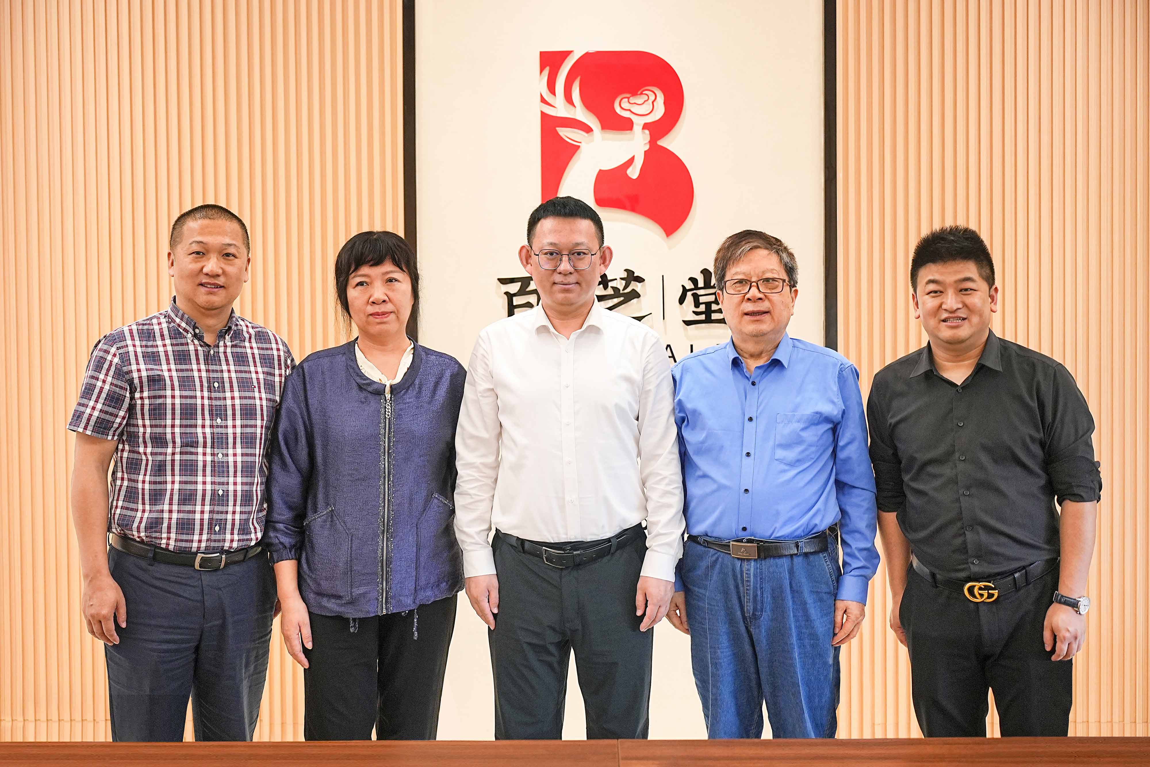 国研智库、江西省工信厅、南昌市高新区领导一行莅临百芝堂调研指导！