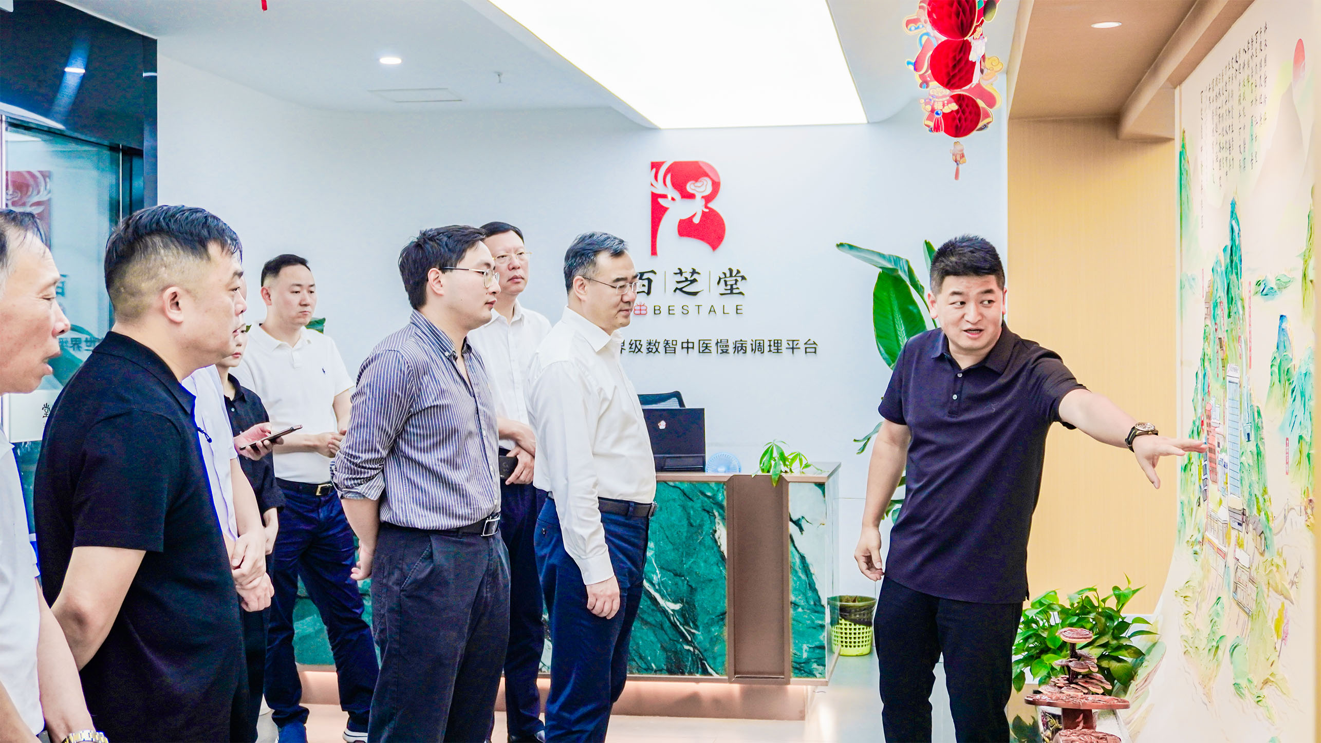 南昌市政府领导一行莅临百芝堂成都互联网医院调研指导