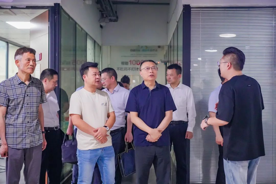 南昌市政协领导一行莅临百芝堂中医药集团调研指导