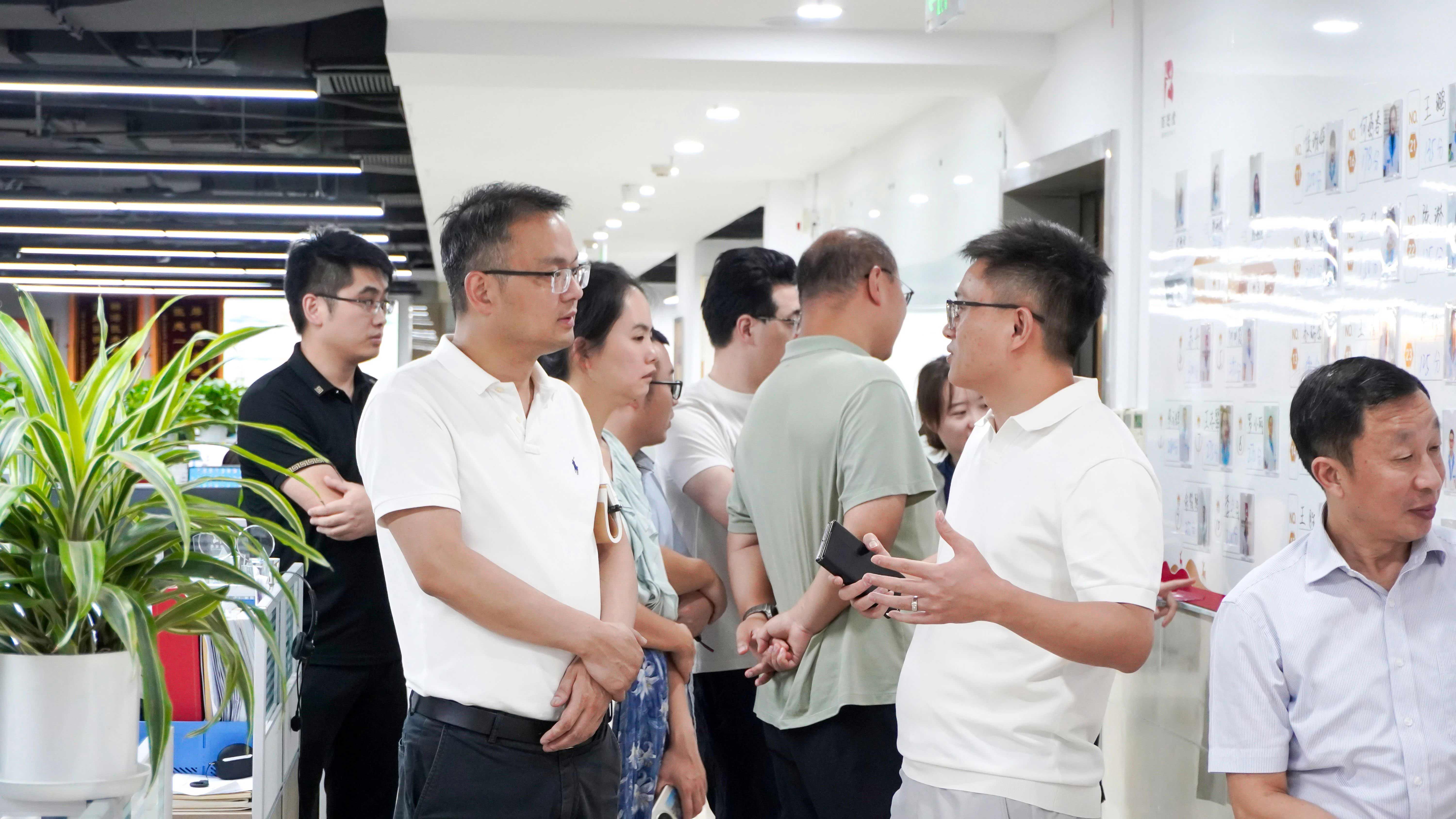成都市互联网医院管理质控中心主任刘雁军一行莅临成都百芝堂互联网医院参观